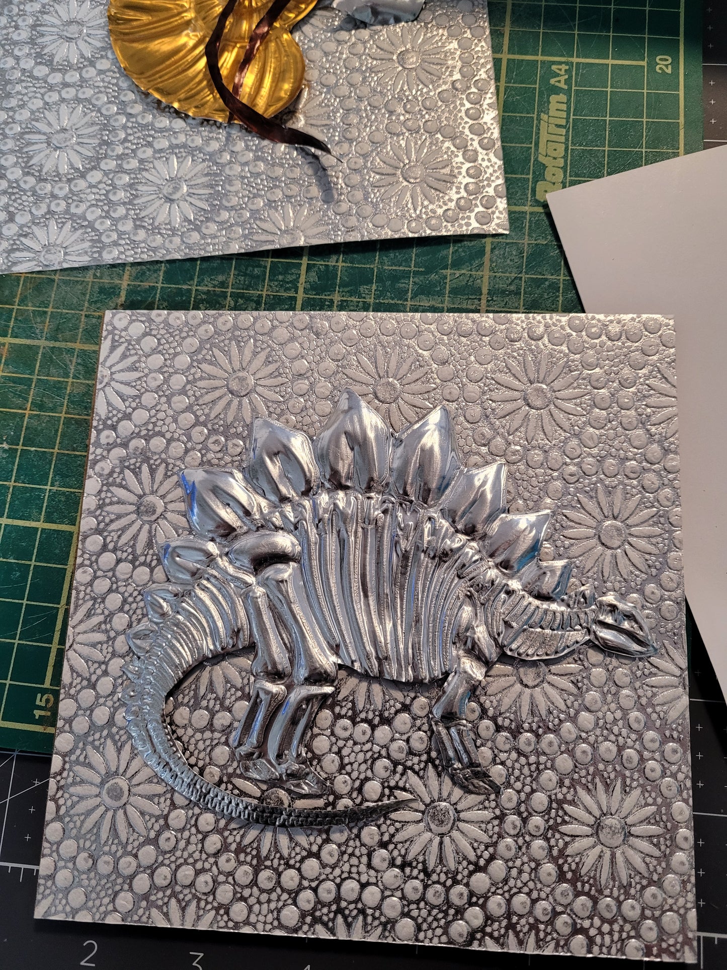 Silvery Stegosaur Skeleton (Aluminium Fossil Art)