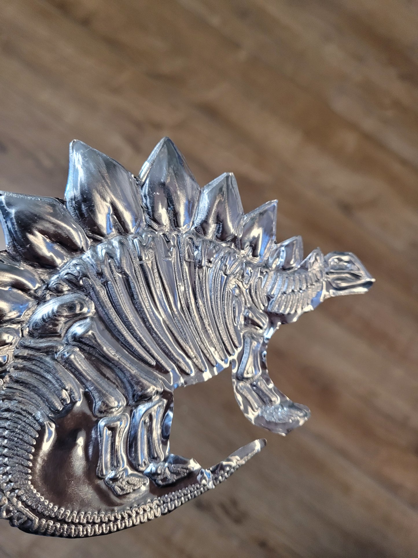 Silvery Stegosaur Skeleton (Aluminium Fossil Art)